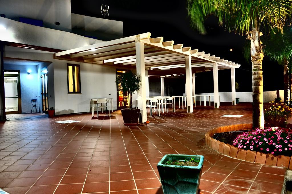Alta Marea Hotel Gioiosa Marea Kültér fotó